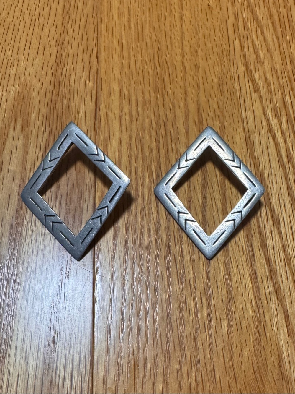 Vintage 2B Diamond-Shaped Metal Curtain Tieback Hooks in Silver Finish